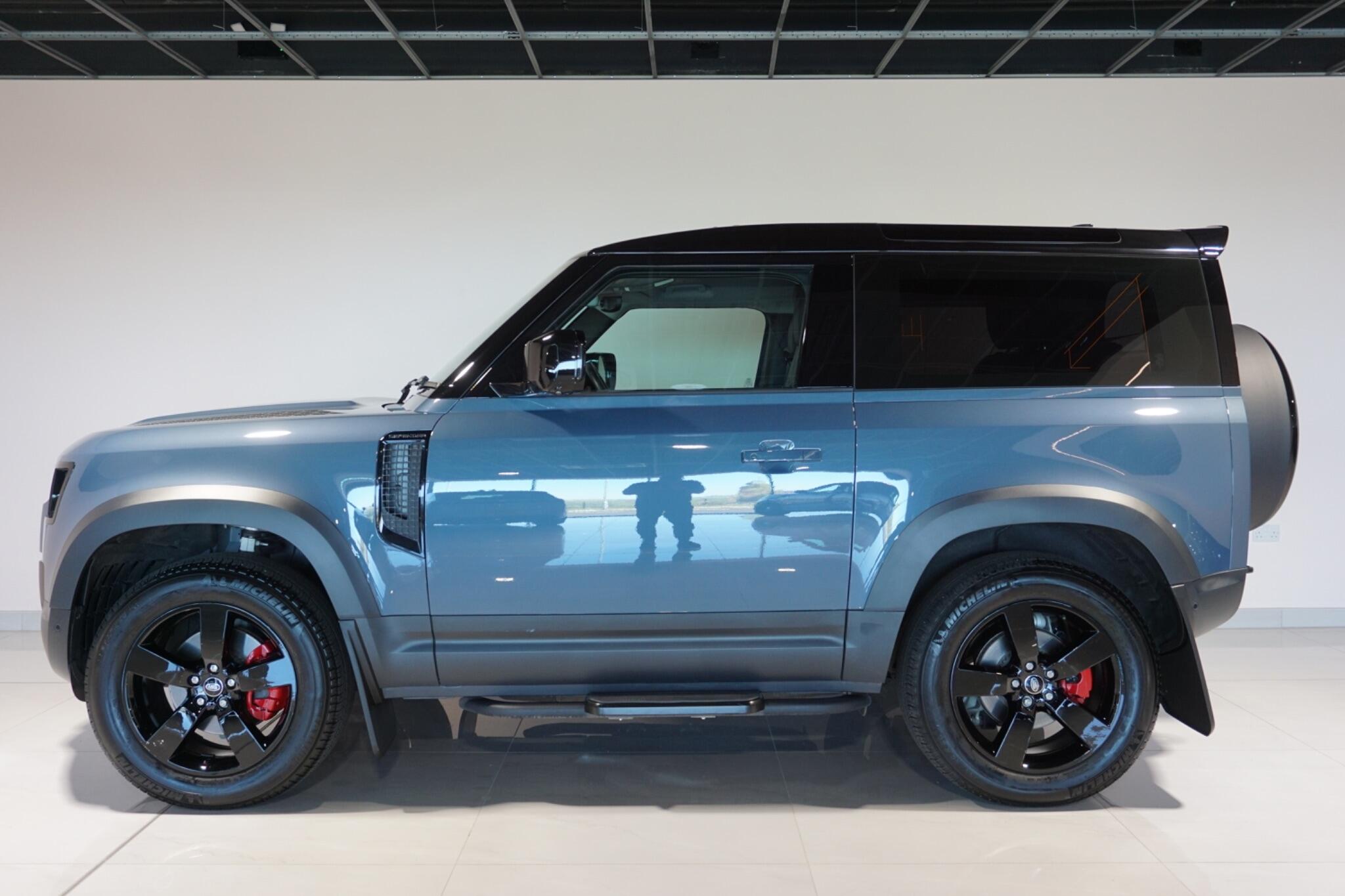 Land Rover Defender 90 2.0 P300 SE SUV 3dr Petrol Auto 4WD Euro 6 (s/s) (300 ps)